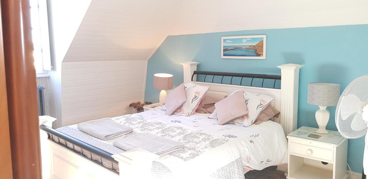 Maison Papillons Plomodiern Ngoại thất bức ảnh